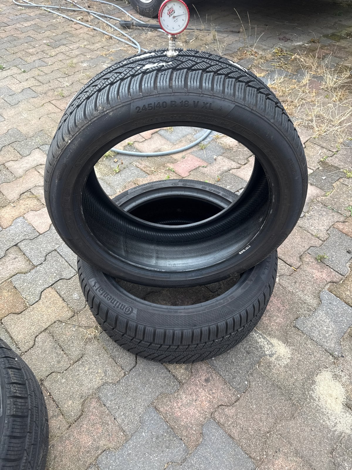 2 Continental winterbanden 245/40 R18 V XL, Auto-onderdelen, Banden en Velgen, Ophalen, 18 inch, Winterbanden, Band(en)