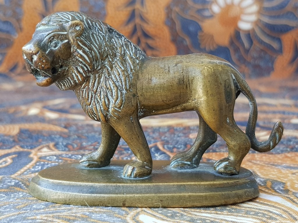 Mooi antiek Oosters brons beeldje van een leeuw 7,5 cm., Antiek en Kunst, Handgemaakt, Ophalen of Verzenden, Overige herkomsten