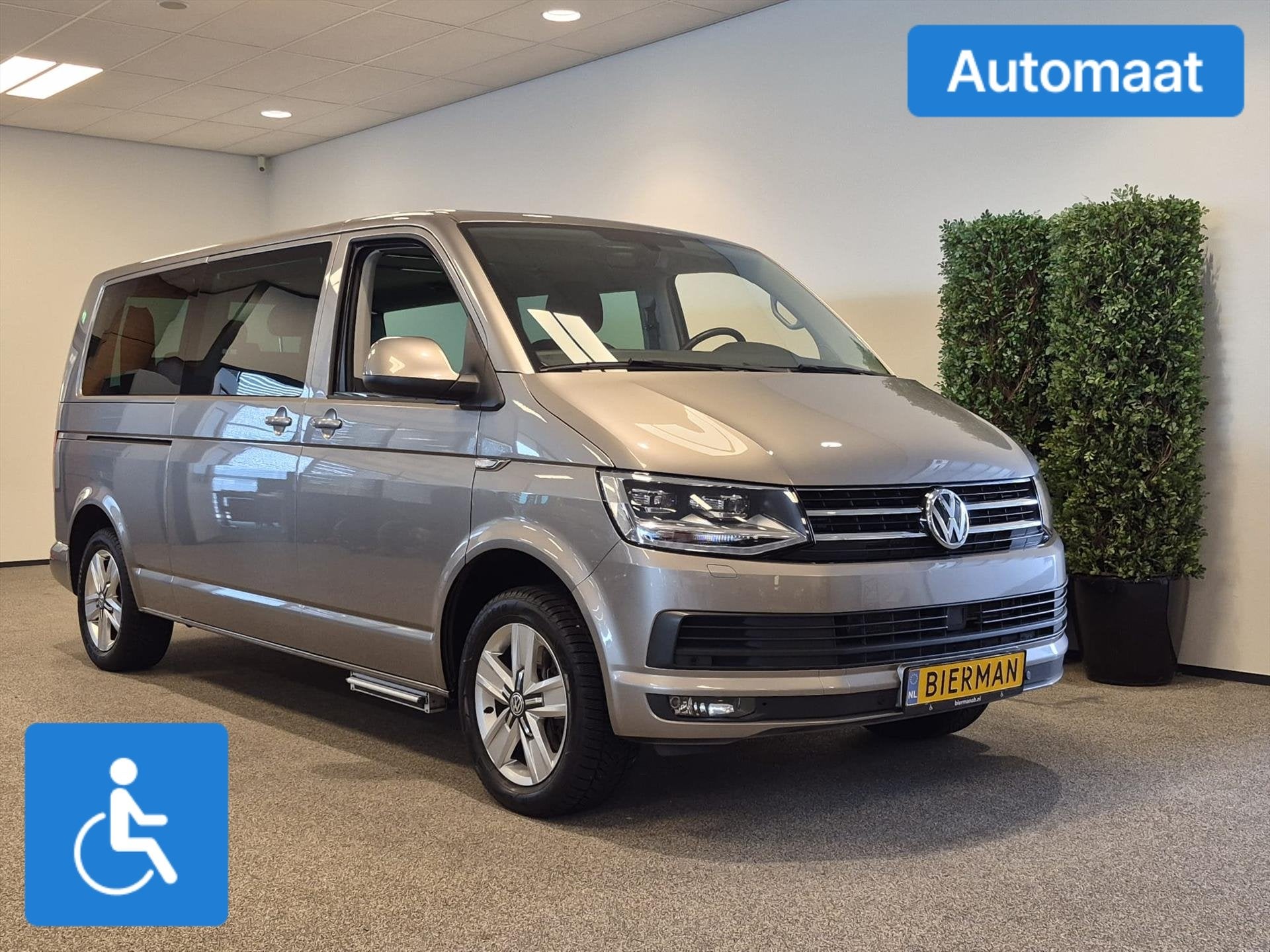 Volkswagen Multivan L2H1 Rolstoelbus Automaat - rolstoel ach, Automaat, Stof, Zwart, Beige