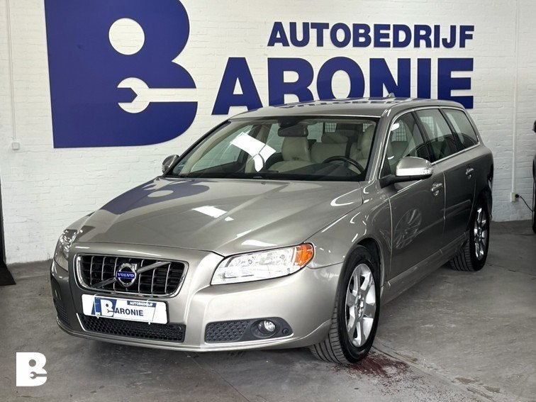 Volvo V70 2.0T Momentum, Euro 5, Beige, Handgeschakeld, 203 pk