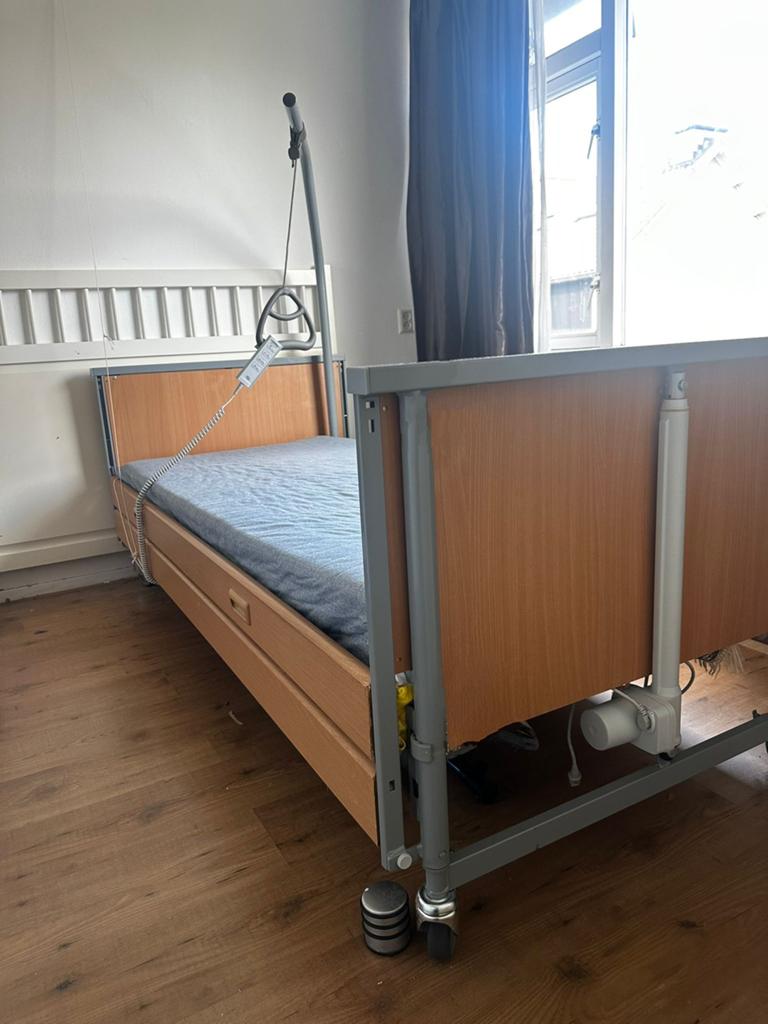 Ziekenhuisbed elektrisch bedienbaar, Ophalen, 90 cm, Eenpersoons, Bruin