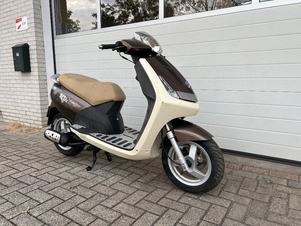 Peugeot New Vivacity 25km. 4T. Opknapper. Sleutel kwijt., Ophalen, Overige modellen, 49 cc, Zo goed als nieuw