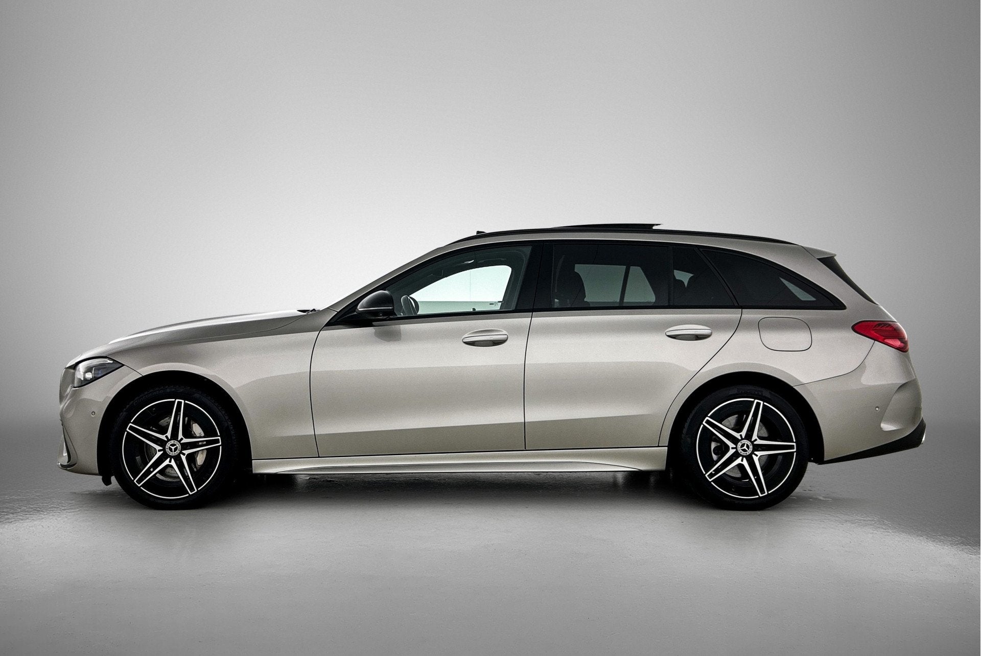 Mercedes-Benz C-Klasse Estate 300 e AMG Line | Panoramadak |, 12 maanden, Achterwielaandrijving, 4 cilinders, 2020 kg