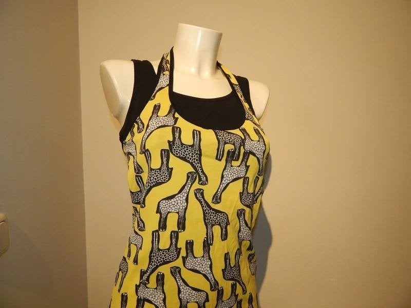 Marccain top geel giraffe print met halter apart model N4, Kleding | Dames, Tops, Maat 38/40 (M), Verzenden, Geel, Zo goed als nieuw