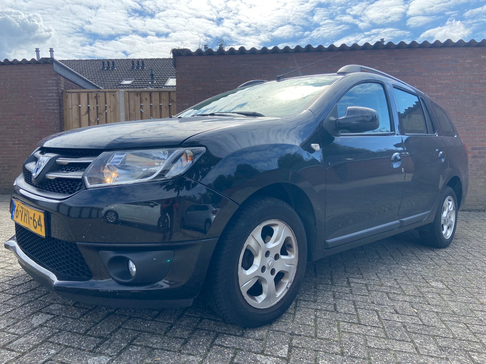 Dacia Logan 0.9 66KW TCE MCV 2014 Zwart, Auto's, Voorwielaandrijving, 898 cc, Stof, 40 €/maand