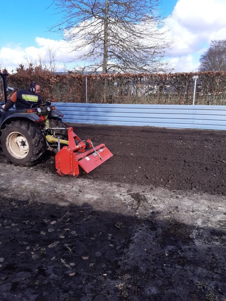 Minitrekker met frees en chauffeur, Ophalen, Tuinaarde