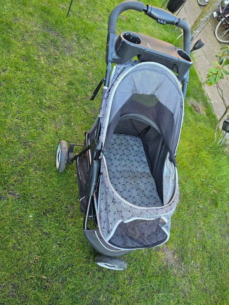 te koop een zwarte inklapbare hondenbuggy voor 65 ,-, Innopet, Ophalen, Zo goed als nieuw, Hondenbuggy