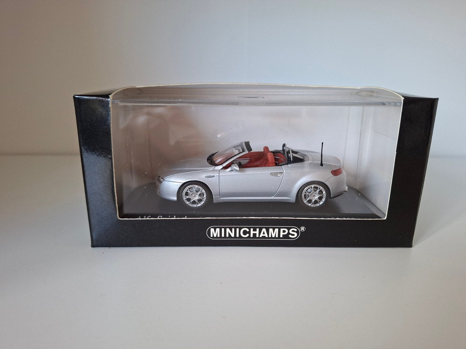 Alfa romeo spider minichamps, Ophalen of Verzenden, Zo goed als nieuw, Auto, MiniChamps