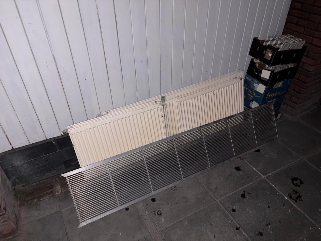 Oud ijzer en radiatoren, Doe-het-zelf en Verbouw, Verwarming en Radiatoren, Gebruikt, Radiator, 800 watt of meer, 30 tot 80 cm