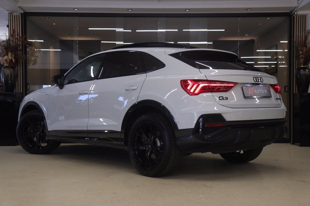 Audi Q3 Sportback 45 TFSI e S Edition 3X S-Line /PANO/KEYLES, Gebruikt, Zwart, Leder en Stof, Wit