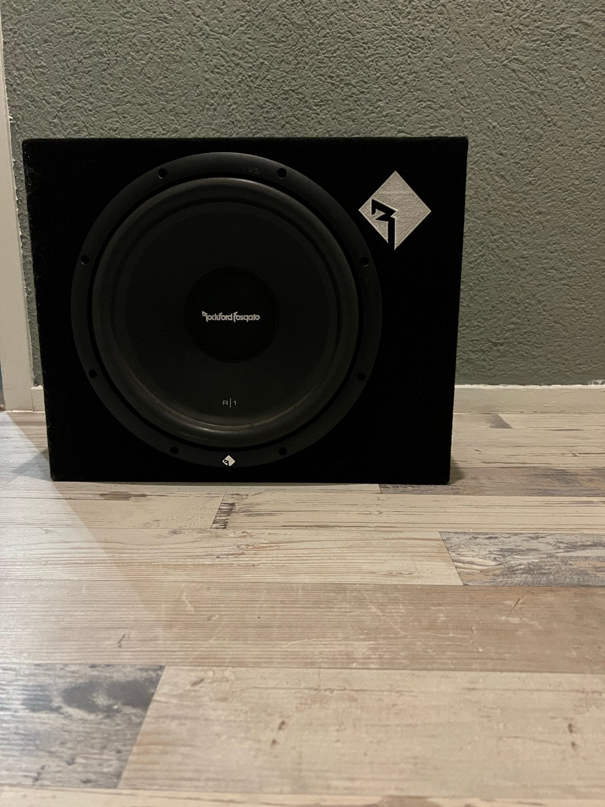 Rockford Fosgate R1 Subwoofer - Krachtige Bass, Gebruikt, Subwoofer, Geschikt voor surround/home cinema, Ophalen