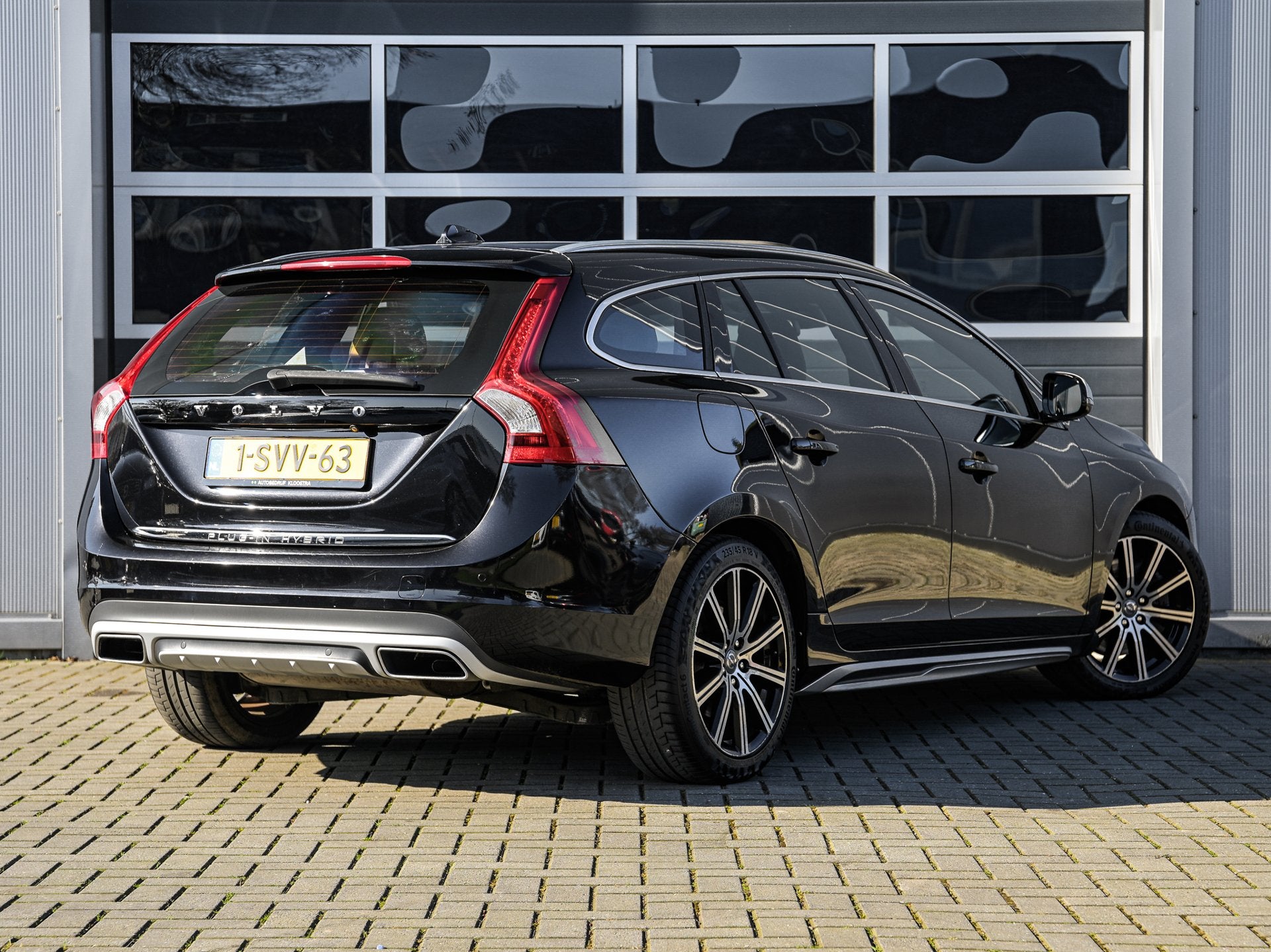Volvo V60 2.4 D6 AWD Plug-In Hybrid Summum | Leder | Schuifd, Automaat, Zwart, Zwart, 11 kWh