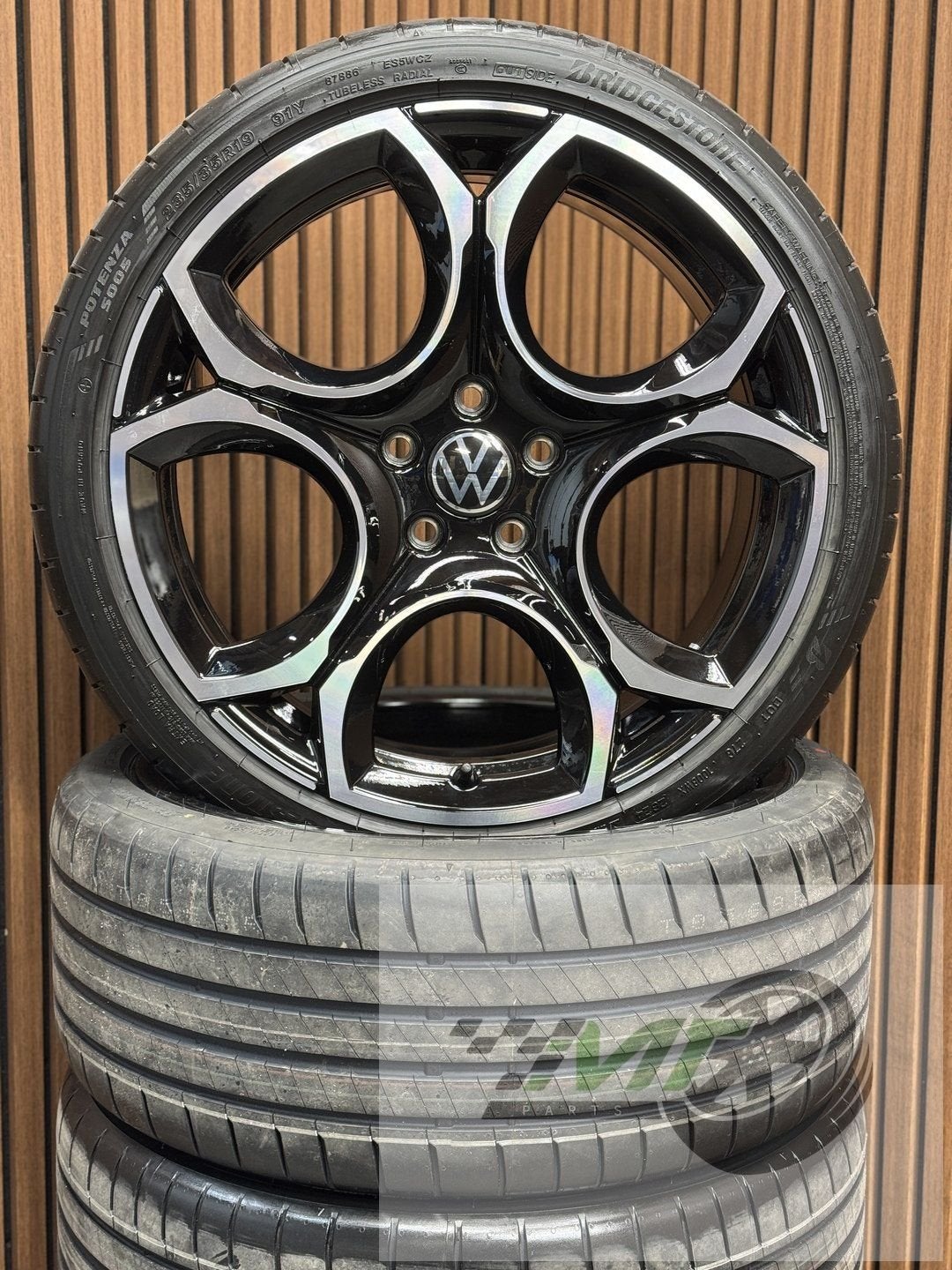 19“ Vw Golf 8 GTI R GTD  RLine QUEENSTOWN estoril NIEUW OEM, 19 inch, -, -, Banden en Velgen