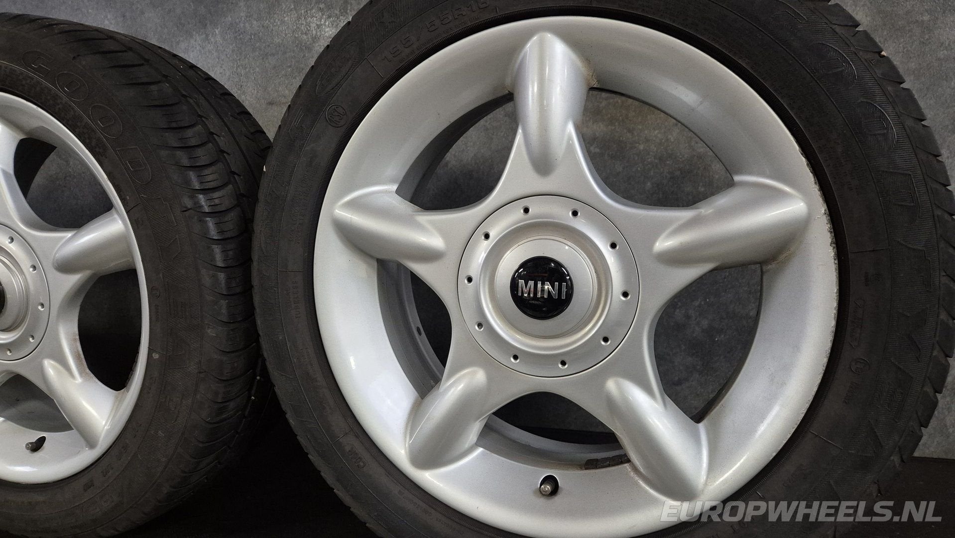 16 inch Mini velgen Cooper One Clubman R55 R56 zomerbanden, Auto-onderdelen, Banden en Velgen, Gebruikt, -, Banden en Velgen, Ophalen of Verzenden