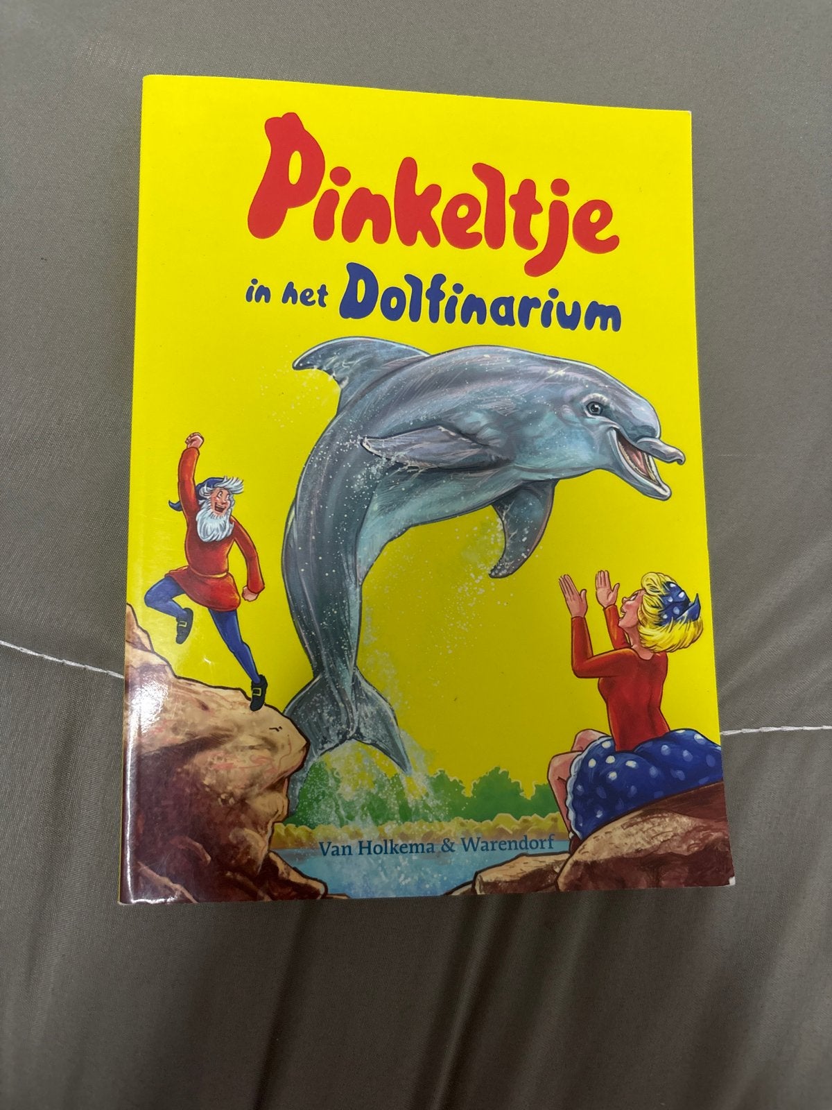 Pinkeltje in het Dolfinarium - Van Holkema & Warendorf, Ophalen of Verzenden, Zo goed als nieuw, Sprookjes