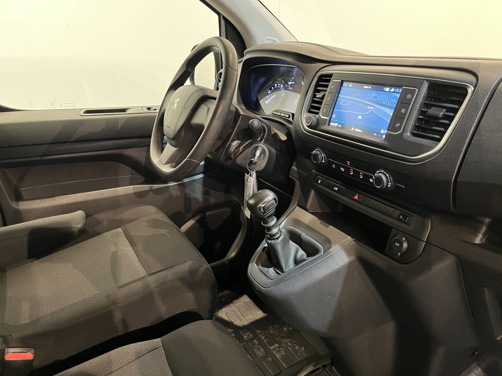 Peugeot Expert 1.5 HDI L2 / Euro 6 / Airco / CarPlay / Cruis, Auto's, Voorwielaandrijving, Gebruikt, 4 cilinders, Bedrijf