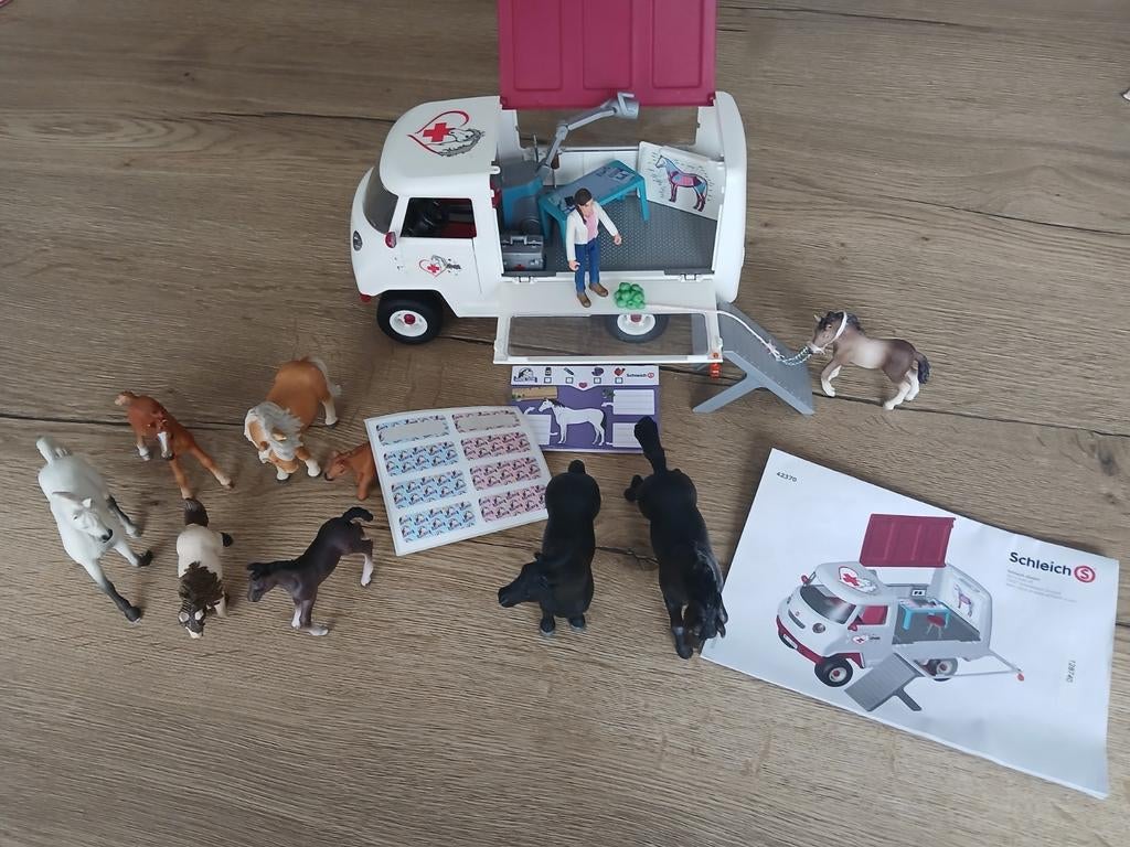 Schleich Paardenkliniek met Dierenarts en 8 losse Paarden, Ophalen of Verzenden, Gebruikt, Jongen of Meisje