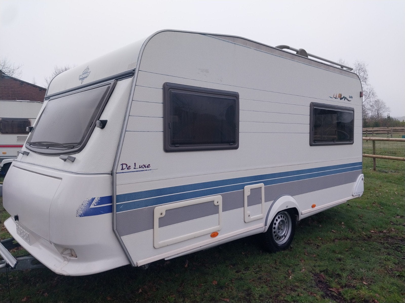 Hobby 440sb mover tent 2x fietsendrager, Caravans en Kamperen, Caravans, Vast bed, Schokbreker, Hobby, Treinzit