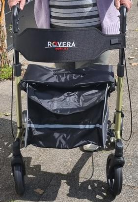 Rovera Easy Rollator champagnekleur, Diversen, Rollators, Zo goed als nieuw, Lichtgewicht, Opvouwbaar, Ophalen