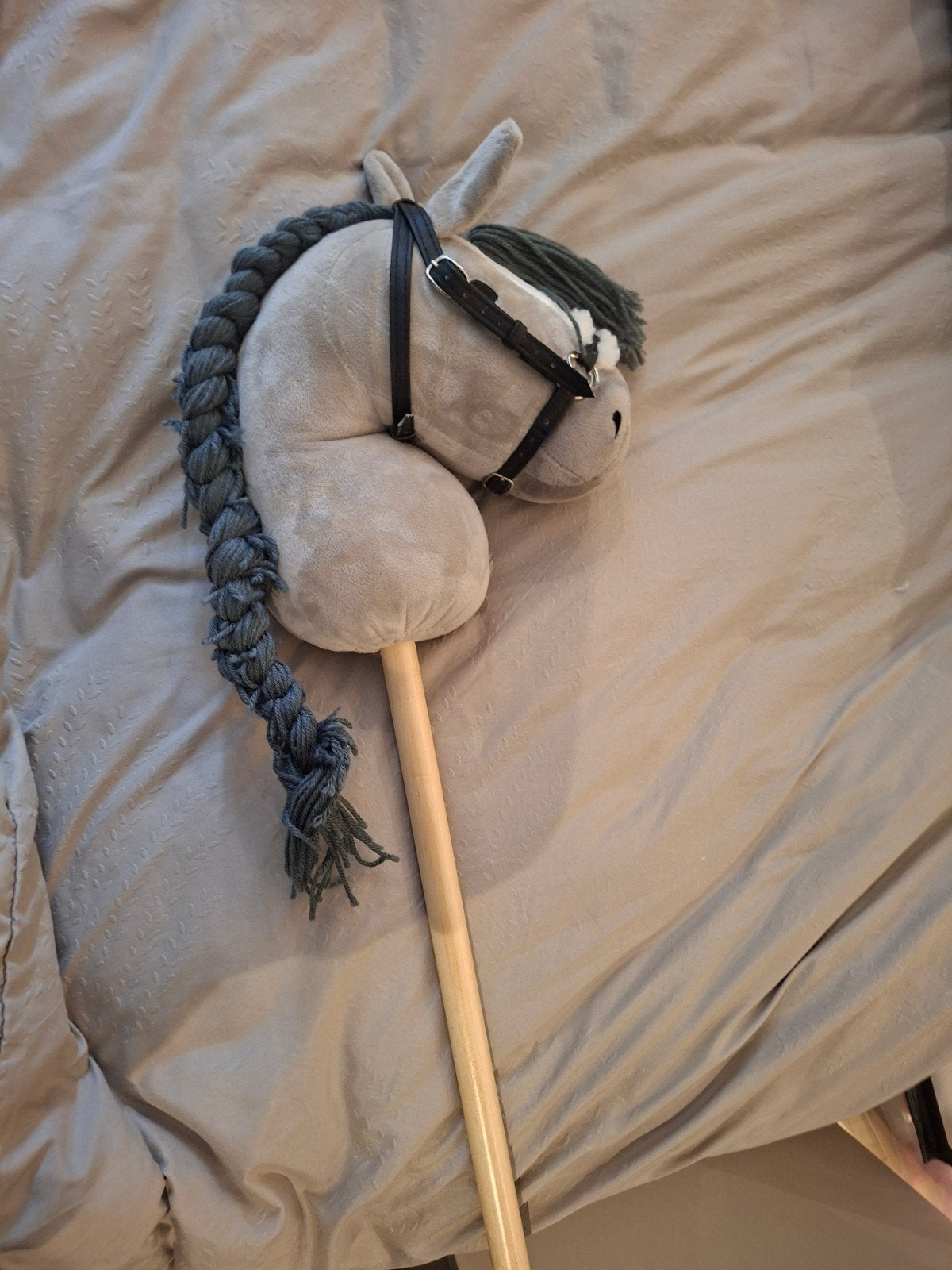 Grijze Hobby horse/ stokpaard te koop., Ophalen, Zo goed als nieuw