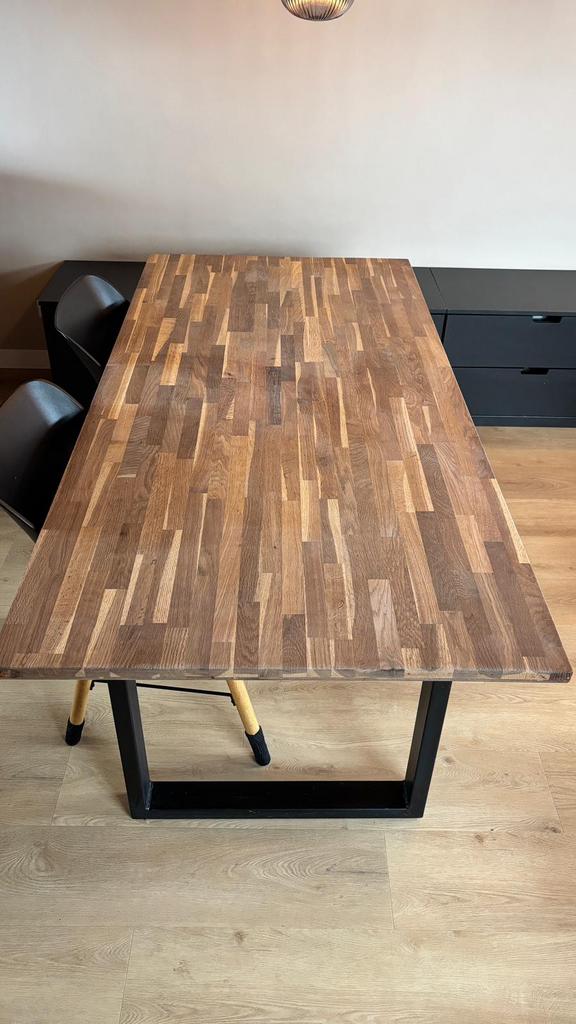 Mooie massieve eiken tafel met metaale pootjes, Huis en Inrichting, Tafels | Eettafels, Ophalen, Strak, Gebruikt, Eikenhout