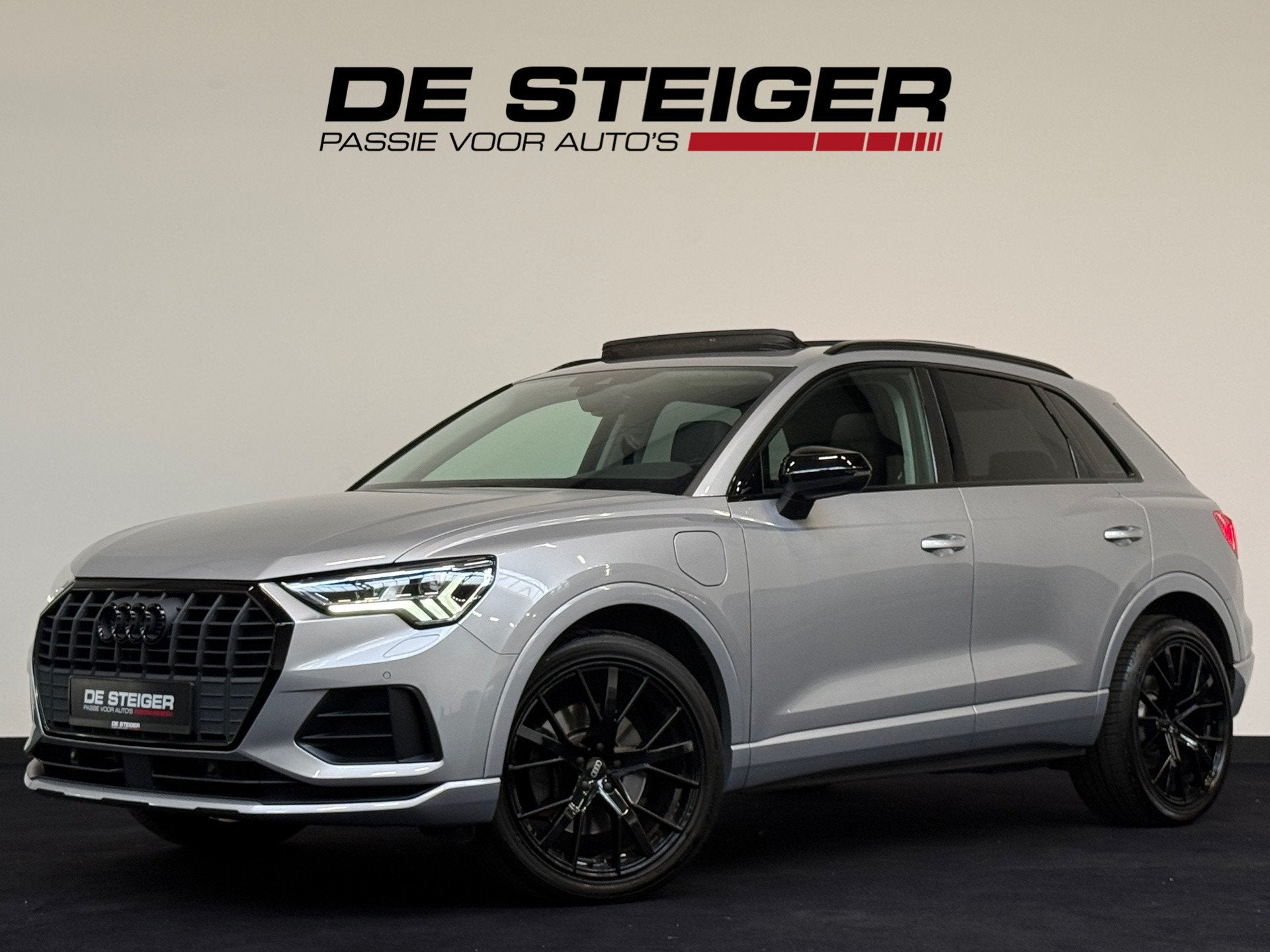 Audi Q3 45 TFSI e S edition Pano B&O Memory Blackpack Sfeer, Automatische klimaatregeling, Gebruikt, Met garantie (alle), Hybride Elektrisch/Benzine