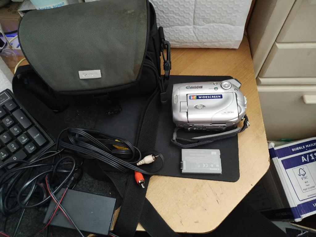 Canon DC100 DVD Camcorder, Mini dv, Gebruikt, Canon, 20x of meer