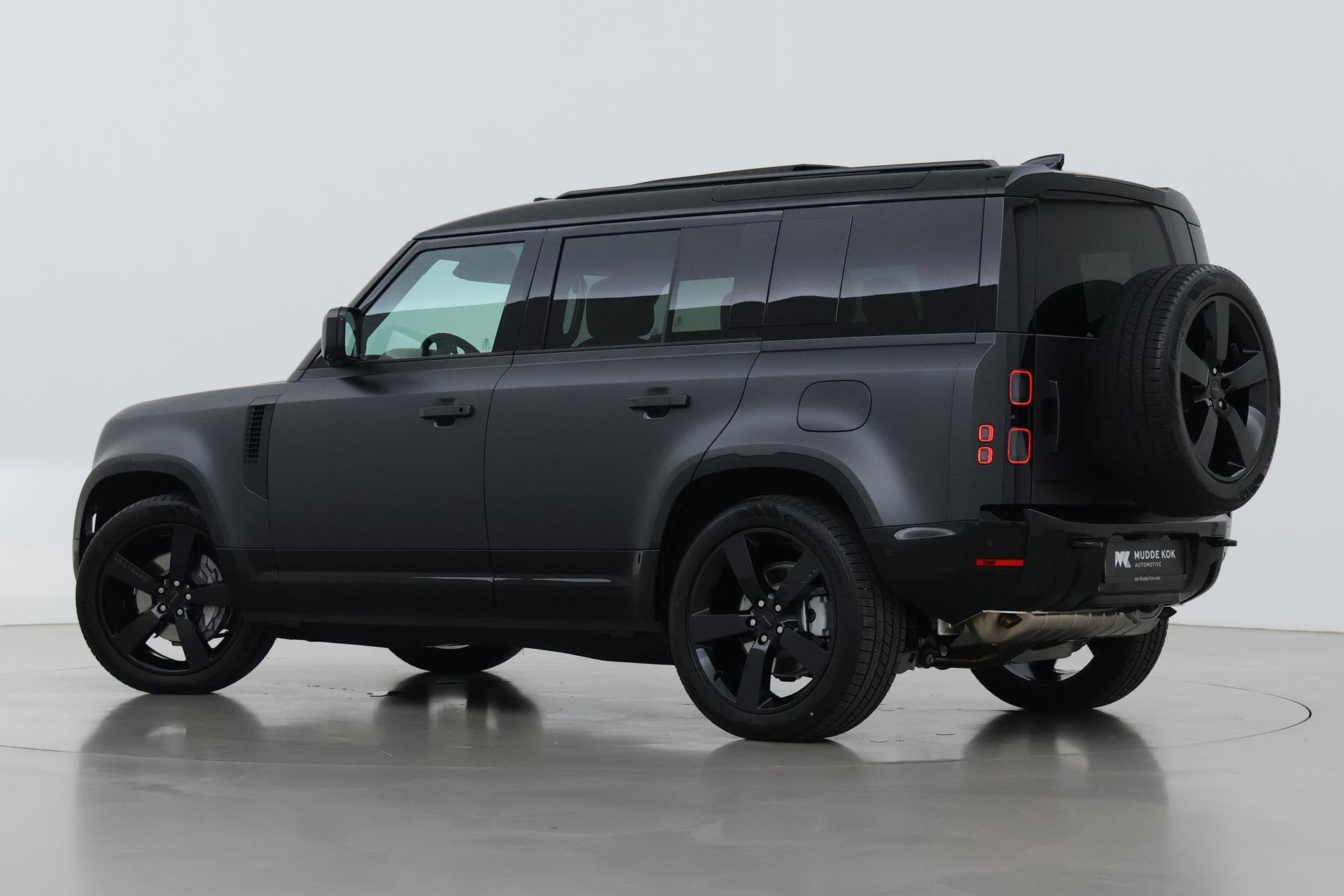 Land Rover Defender 110 P300e X-Dynamic HSE | SATIN | ClearS, Automaat, Gebruikt, Euro 6, 4 cilinders