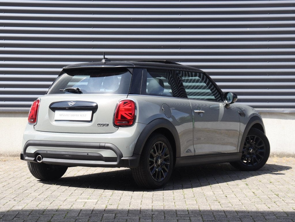 MINI 3-Deurs Cooper | Classic + Panodak + Sportstoelen + Com, Auto's, Voorwielaandrijving, Gebruikt, Met garantie (alle), 4 stoelen
