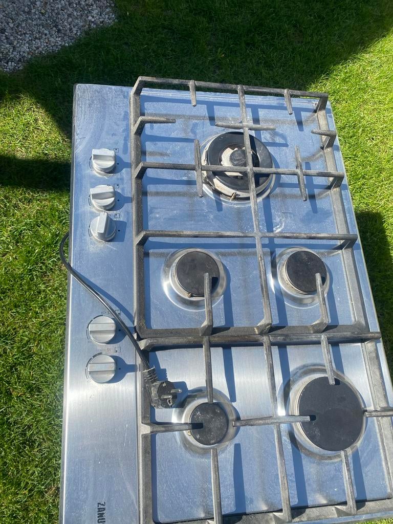Zanussi gasfornuis met 4 pitten en wokbrander, Gebruikt, Inbouw, Gas, 4 kookzones