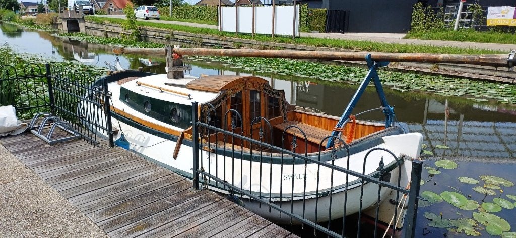Platbodem Gildeboeier 630 sloep polyester, 8 pk, Antifouling, Gebruikt, Binnenboordmotor