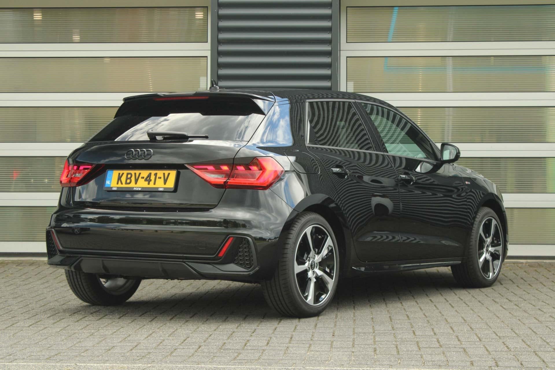 Audi A1 Sportback 25 TFSI 95pk S-tronic S Edition | Stoelver, Auto's, 12 maanden, A1, 95 pk, Leder en Stof