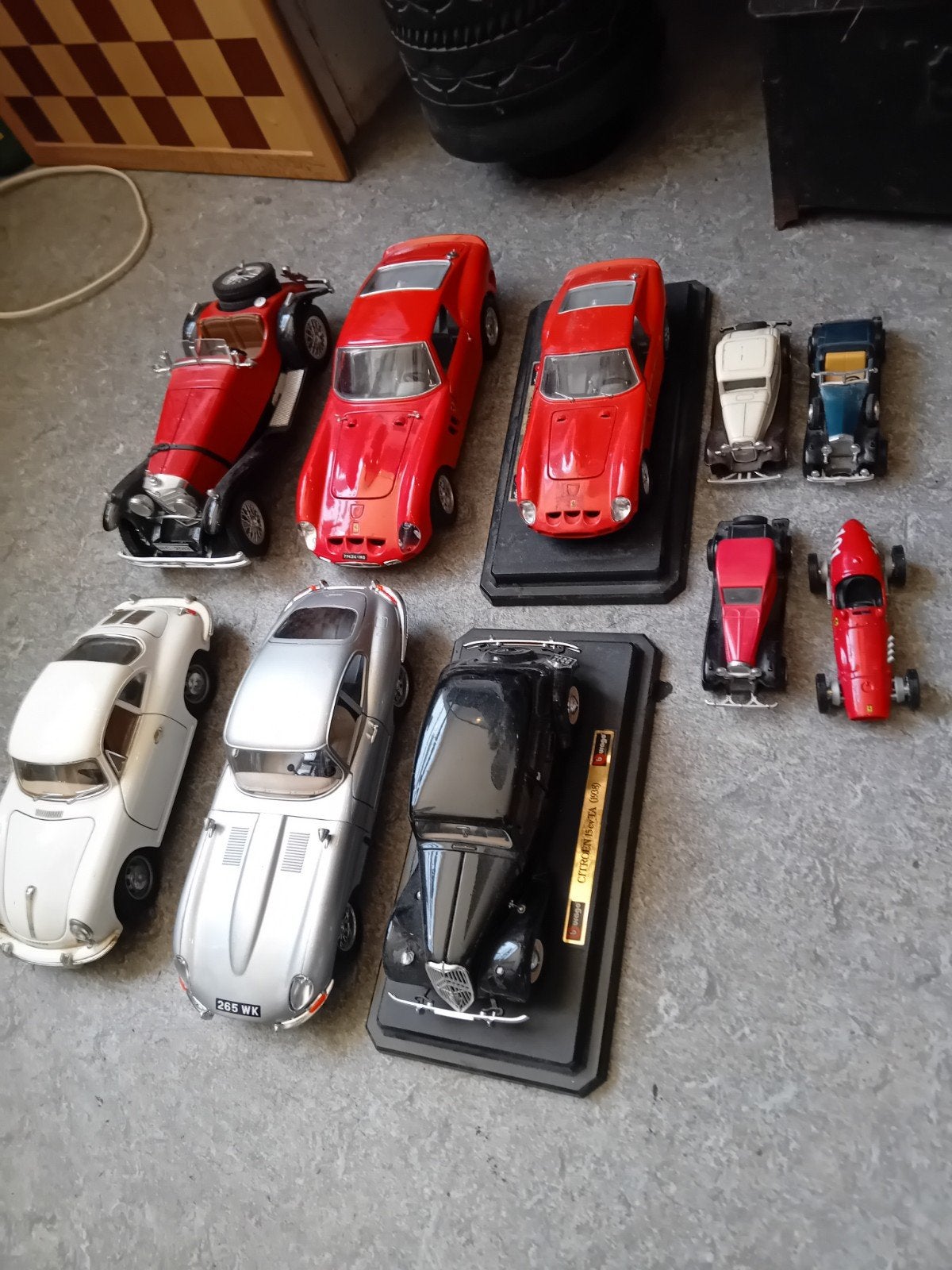 Modelauto's bburagu. Groep samen, Ophalen