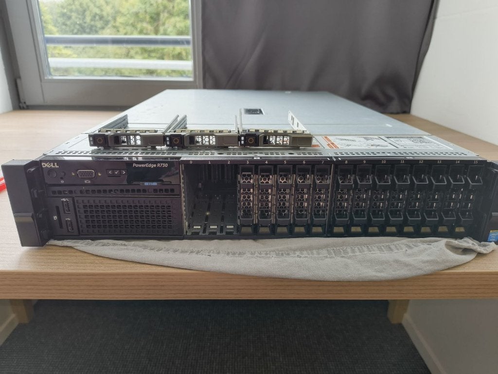 Dell PowerEdge R730, Ophalen, 2 tot 3 Ghz, 32 GB, Hot swappable onderdelen