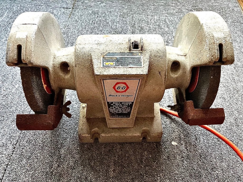 Slijpmachine Black & Decker, Ophalen, Gebruikt, Minder dan 700 watt, Werkbankslijpmachine
