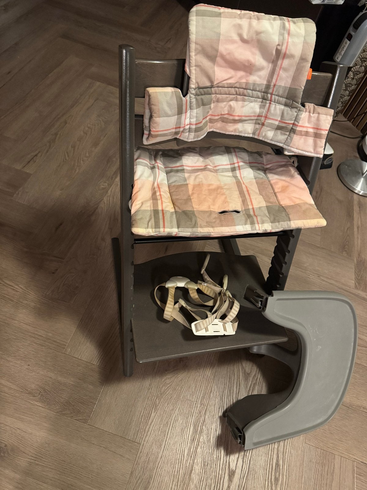 Stokke Tripp Trapp Hazy Grey met veel accessoires, Ophalen, Gebruikt, Meegroeistoel, Aanschuifbaar