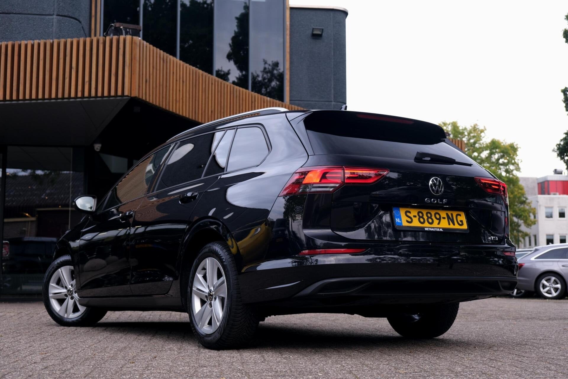 Volkswagen Golf Variant 1.0 eTSI Life|Rijklaar!|ACC|Carplay|, Dealer onderhouden, Stof, Gebruikt, Zwart