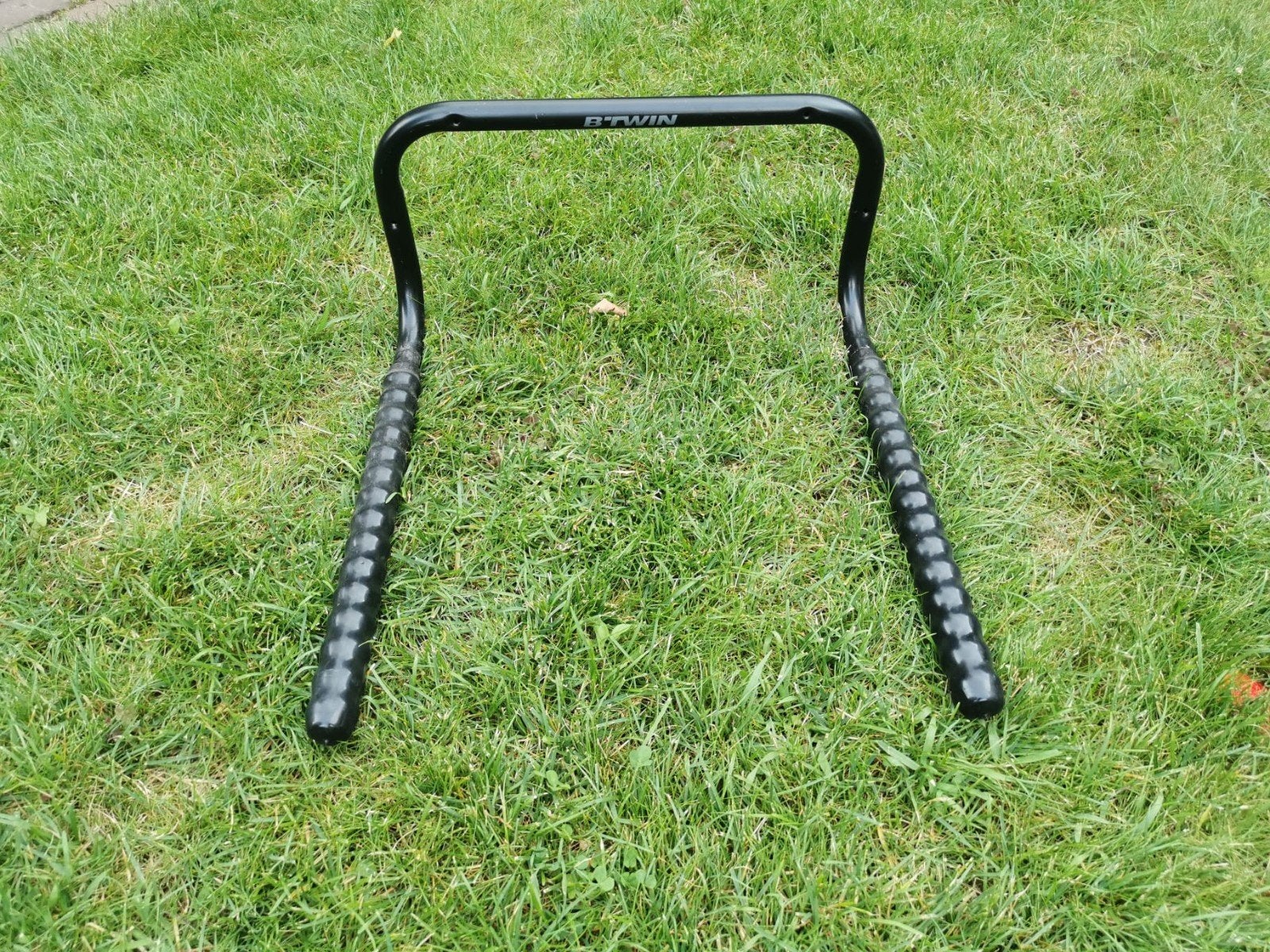 Btwin universele wandhouder / fietsbeugel voor 2 fietsen, Ophalen of Verzenden, Gebruikt