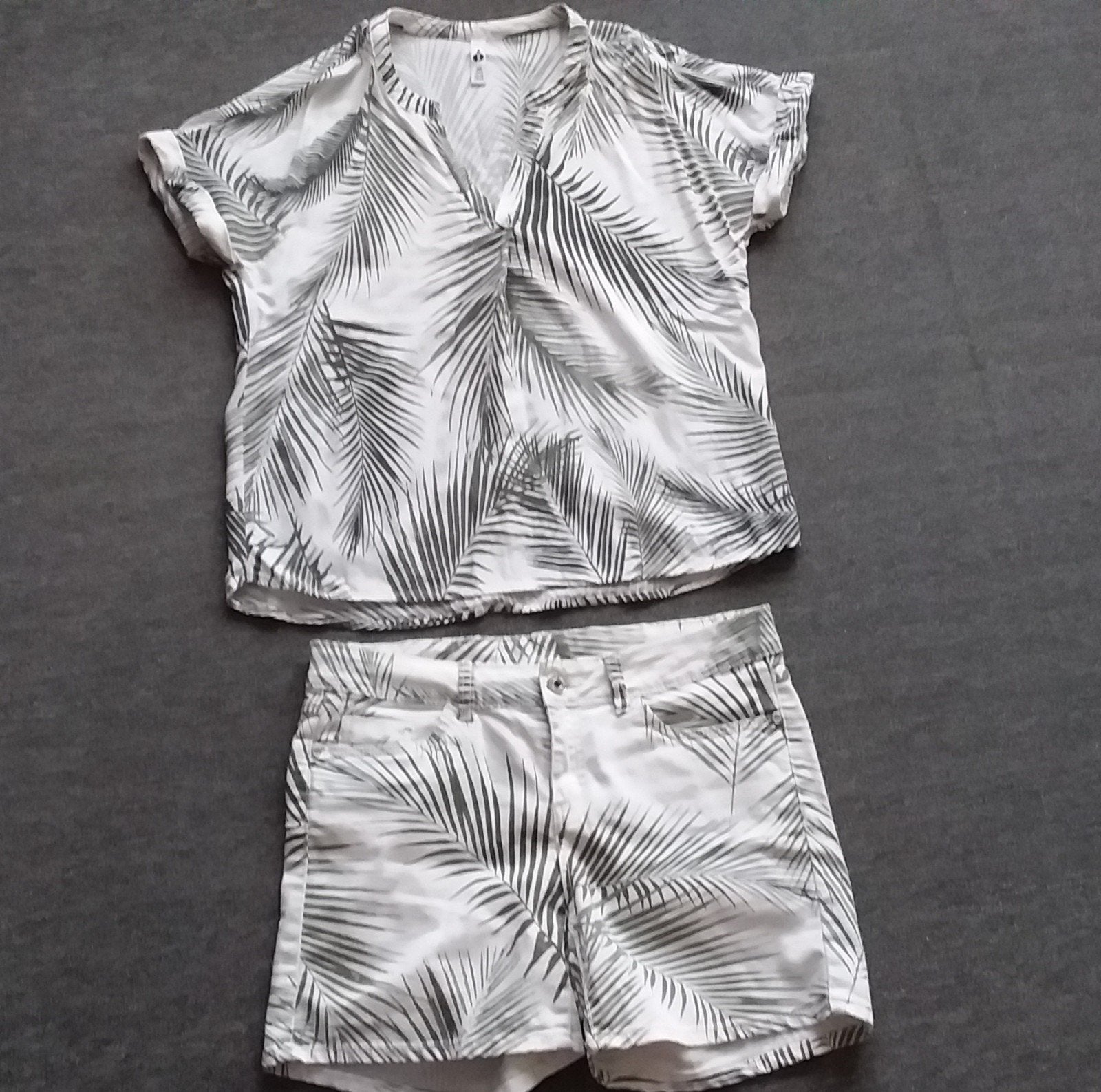 Blouse en kortebroek maat 36 zomersetje,, Kleding | Dames, Ophalen of Verzenden, Zo goed als nieuw, Maat 36 (S)