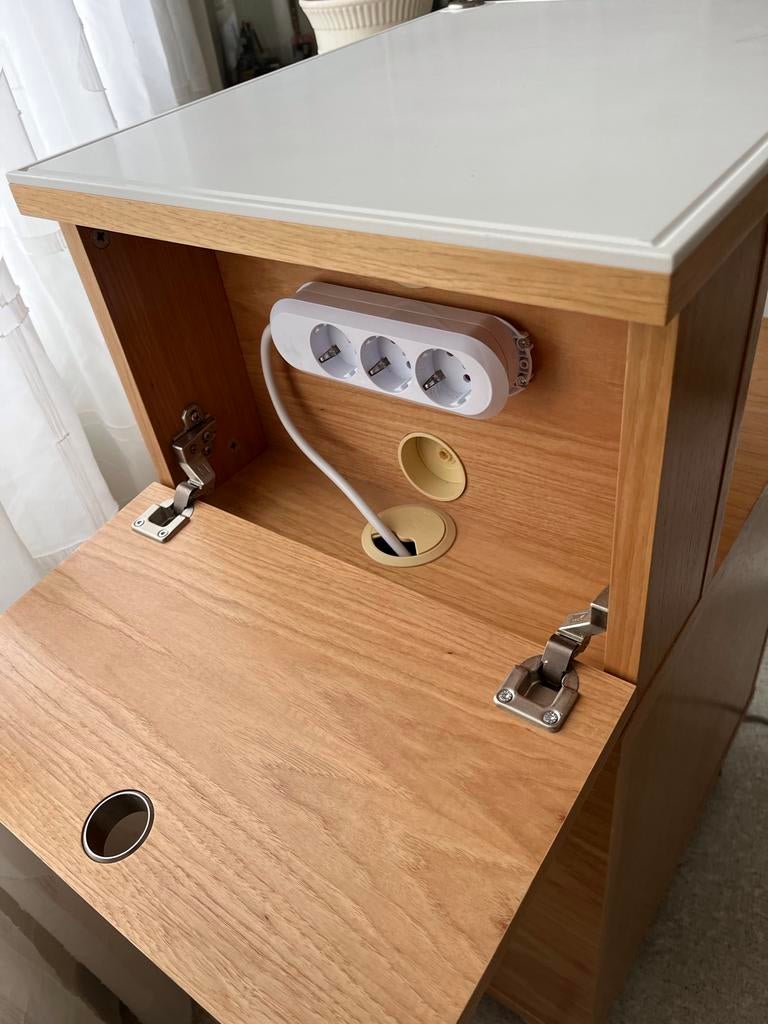 Verrijdbaar kastje met stopcontacten, Ophalen, Minder dan 50 cm, Gebruikt, 1 of 2 laden
