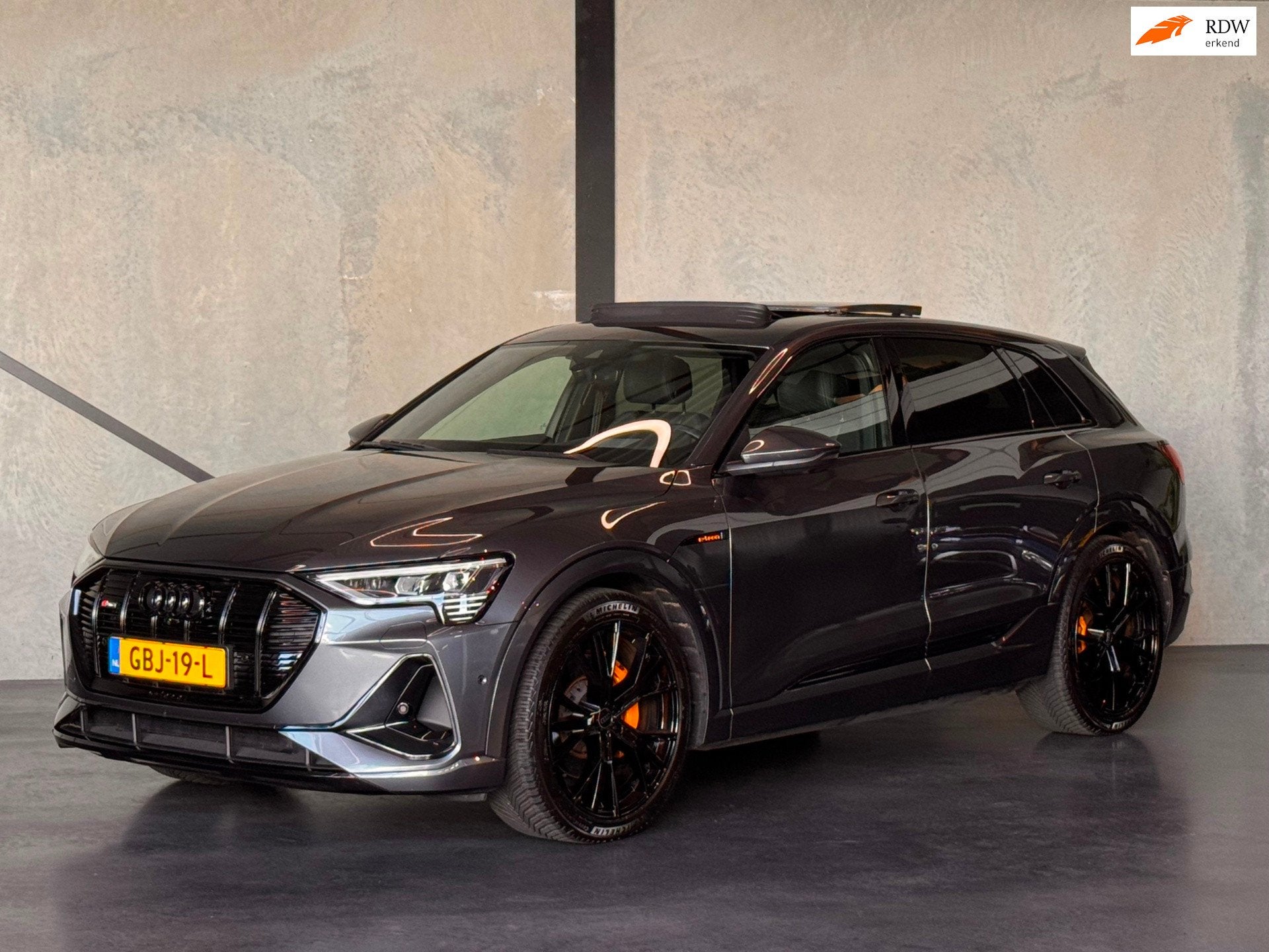 Audi E-tron 55 S, Pano, 360°, ACC, Head-Up, B&O, 22", Trekh, Automaat, Dealer onderhouden, Zwart, 95 kWh