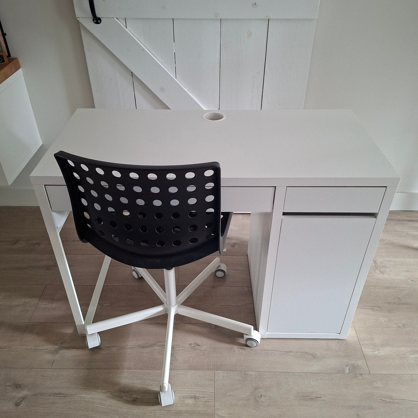 Wit IKEA bureau met lades en opbergruimte, Ophalen