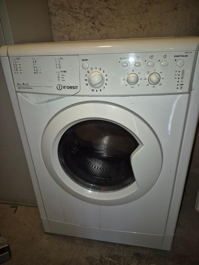 Indesit wasmachine, Ophalen, 1200 tot 1600 toeren, 85 tot 90 cm