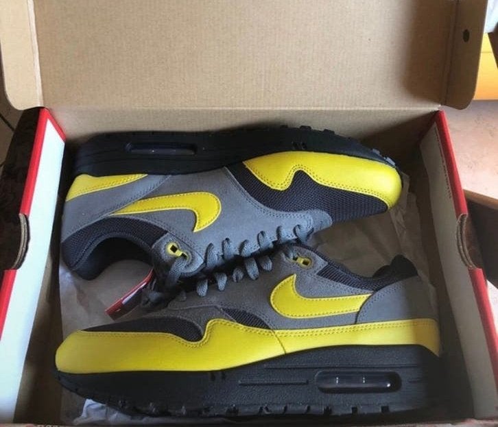 Nike Air Max 1 ESS Anthracite/Bright Citron Maat 44 Nieuw, Kleding | Heren, Overige kleuren, Nieuw, Ophalen of Verzenden, Sneakers of Gympen