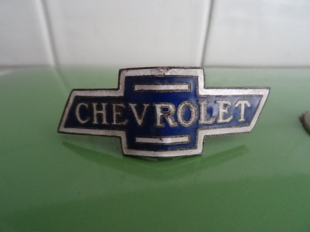 Oud auto radiateur embleem Chevrolet jaren 20 / 30, Auto diversen, Ophalen, Nieuw