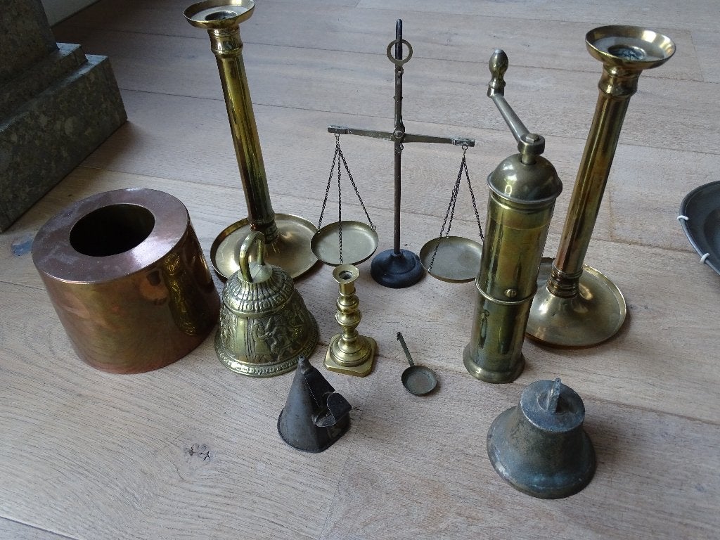 Verzameling koper (weegschaal, bel, koffiemolen), Antiek en Kunst, Ophalen, Koper