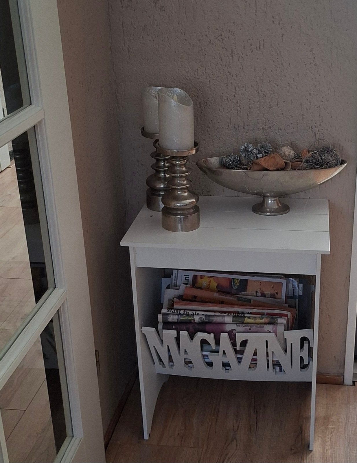 Wit bijzettafeltje met tijdschriftenhouder, Ophalen, Hout, Gebruikt, Modern