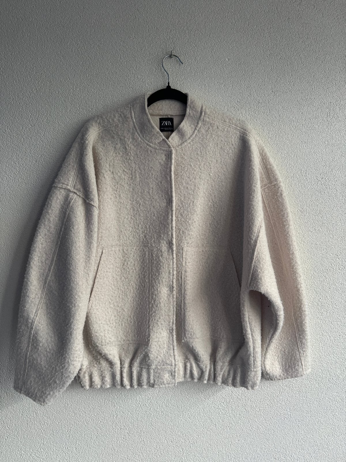 Zara creme boucle stof bomber jack, Kleding | Dames, Jassen | Zomer, Maat 38/40 (M), Beige, Zara, Ophalen of Verzenden