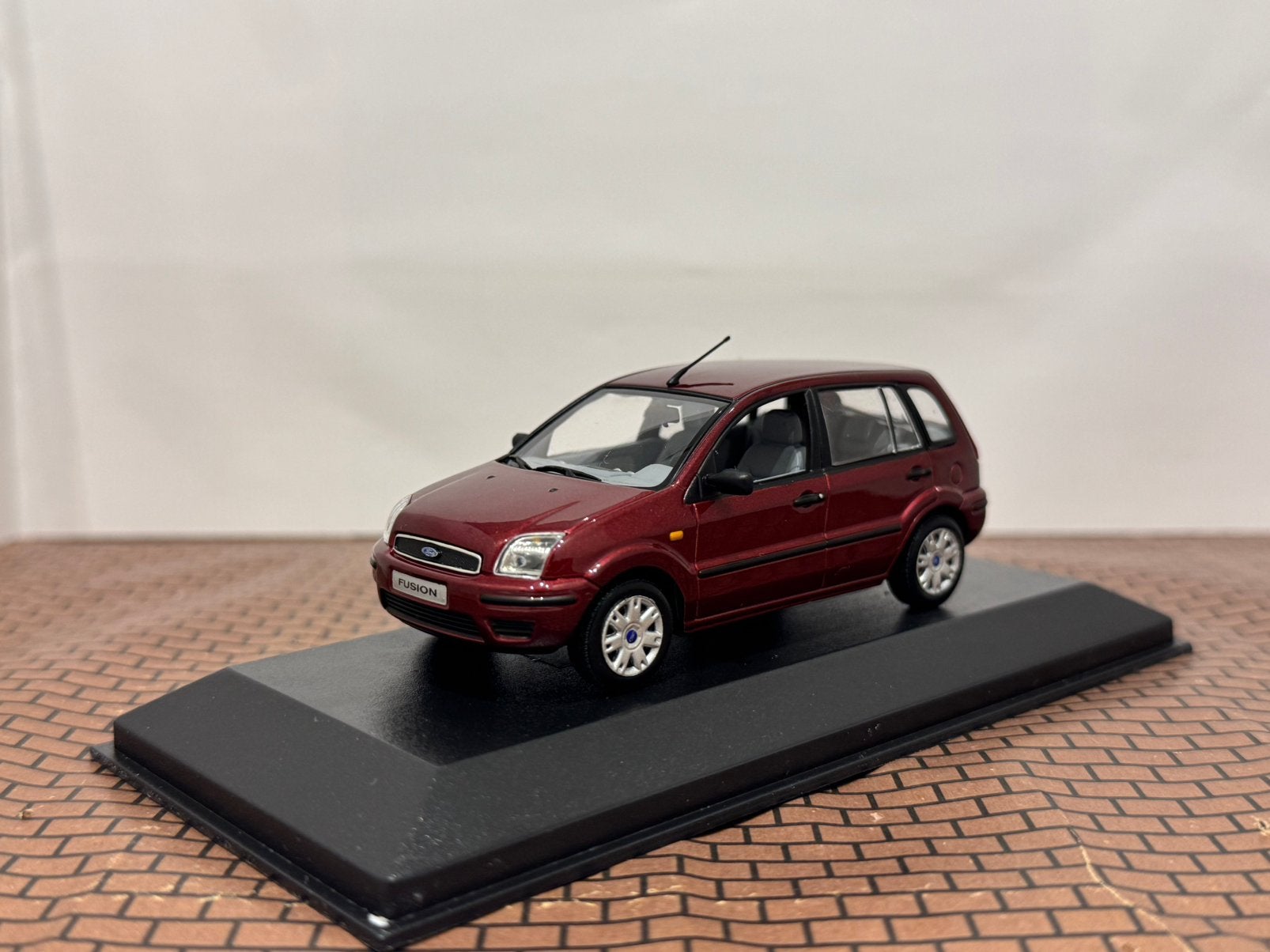 Ford Fusion 2005 Cool&Sound Ruby Red Minichamps 1:43, Ophalen of Verzenden, Nieuw, Auto, MiniChamps