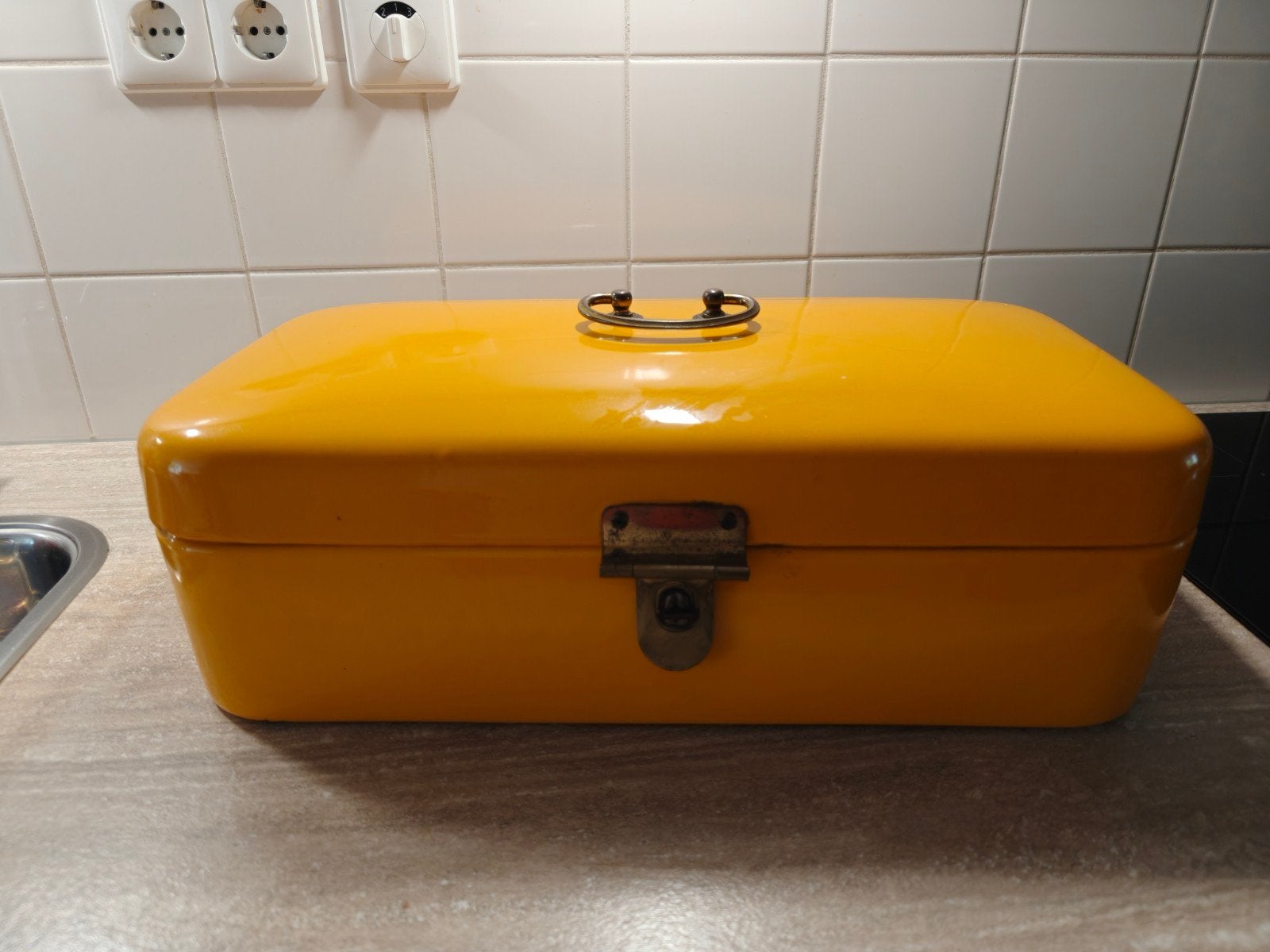 Oker gele emaille broodtrommel, Ophalen